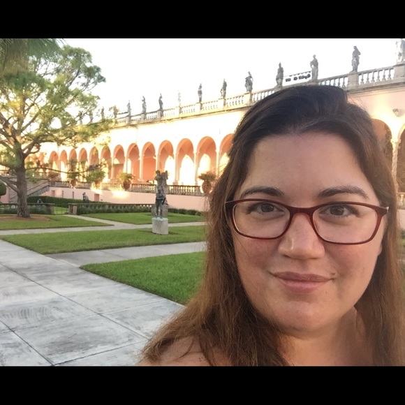 Meet your Posher, Carla - Picture 3 of 4